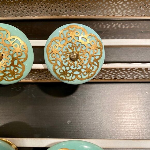 Many new sets of 6 ceramic and metal pull/knobs - Picture 2 of 3